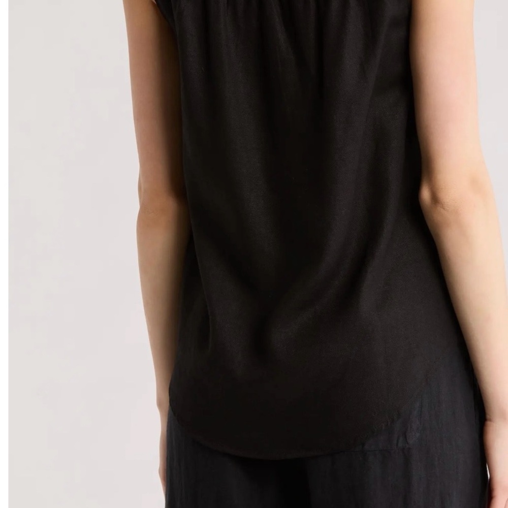 Vince Camuto Black V-Neck Tank Top - Picture 2 of 12